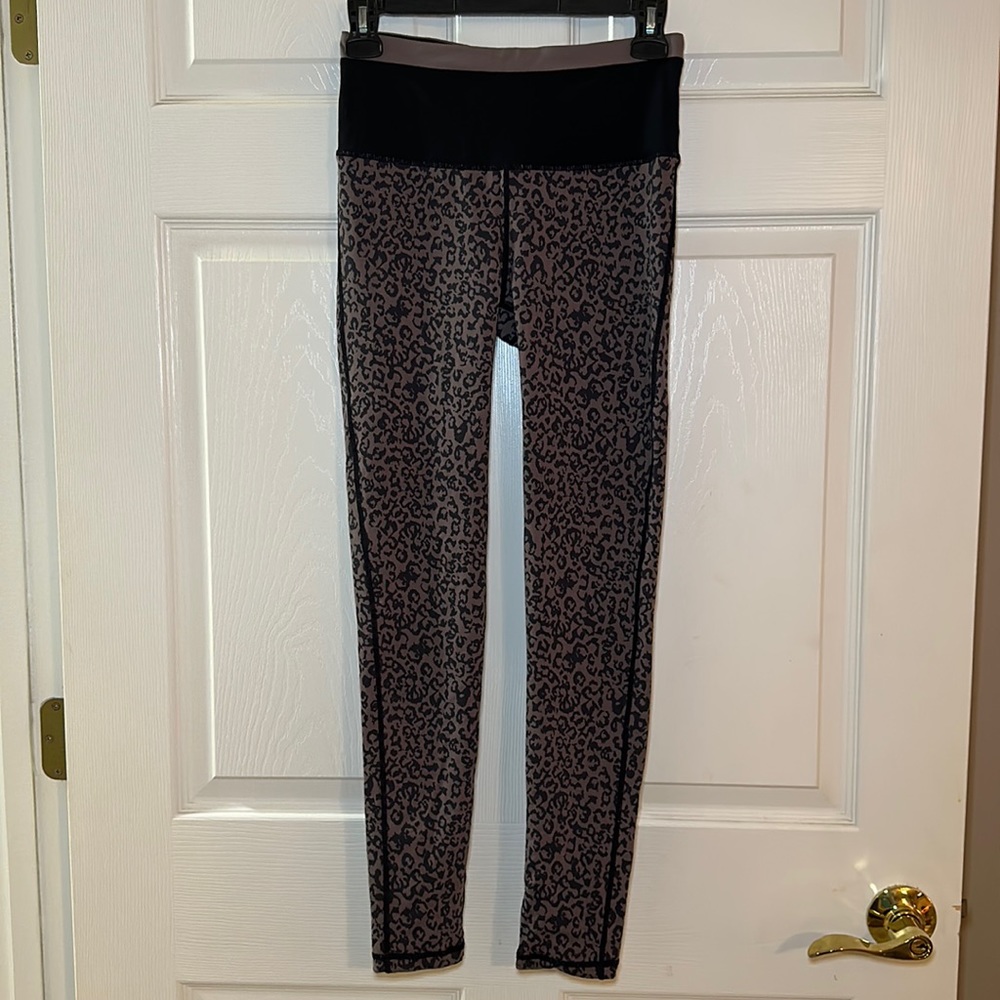 Mono B Women’s Leopard Print High Rise Leggings size‎ Small